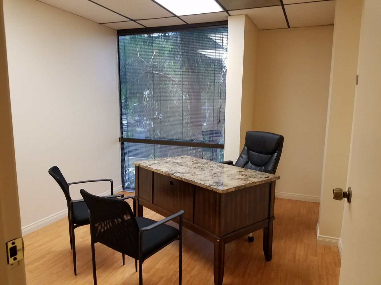 STYLISH, PRIVATE OFFICES. FLEXIBLE LEASE TERMS. PROFESSIONAL ATMOSPHERE.